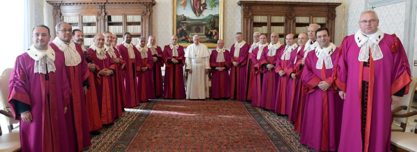 papa Francisco con miembros del Tribunal de la Rota Romana enero 2017