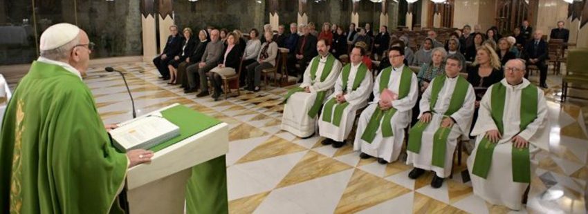 papa Francisco oficia la misa en Santa Marta 9 enero 2018