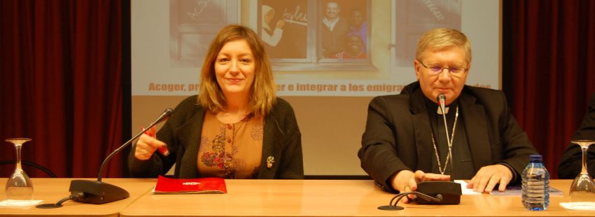 Natalia Peiro secretaria general de Cáritas y Juan Antonio Menéndez obispo responsable Migraciones CEE enero 2018