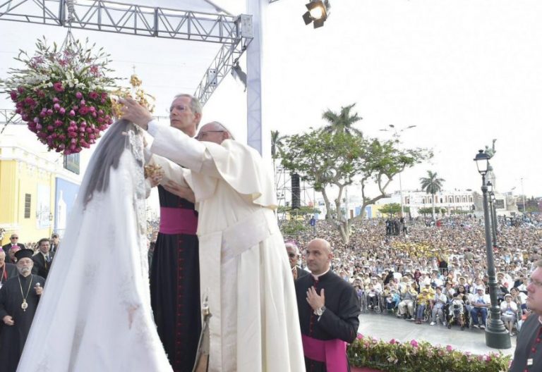 El Papa Francisco, durante la ceremonia mariana en Trujillo, en Perú /EFE