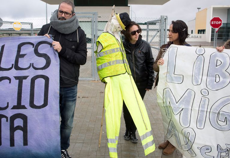 protesta en el CIE-cárcel de Archidona Málaga donde se murió suicidó un interno extranjero