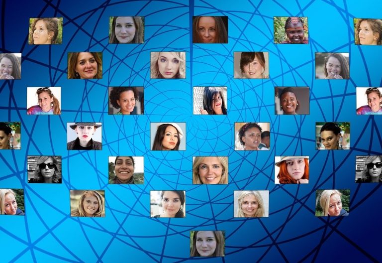 Mujeres felices, la propuesta del Foro de la Familia para el 8 de marzo