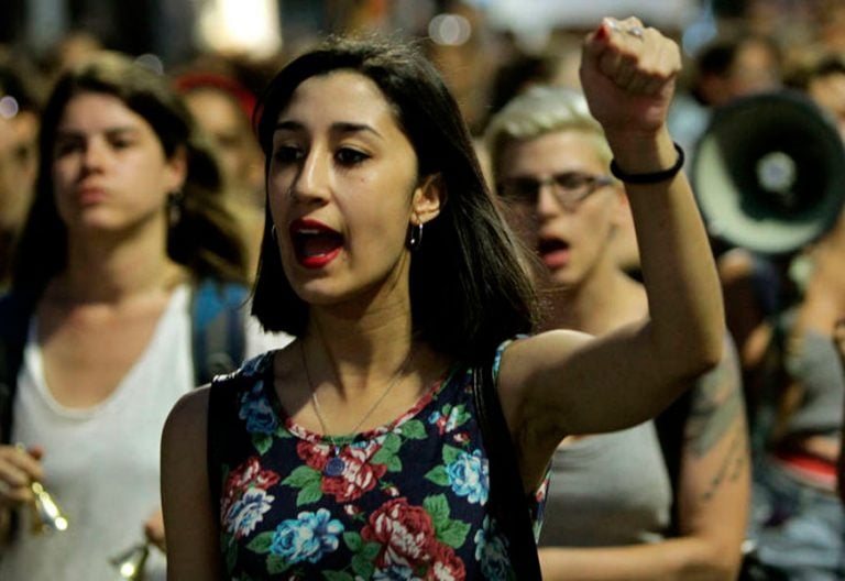 día internacional de la mujer trabajadora 8 de marzo mujer en una protesta
