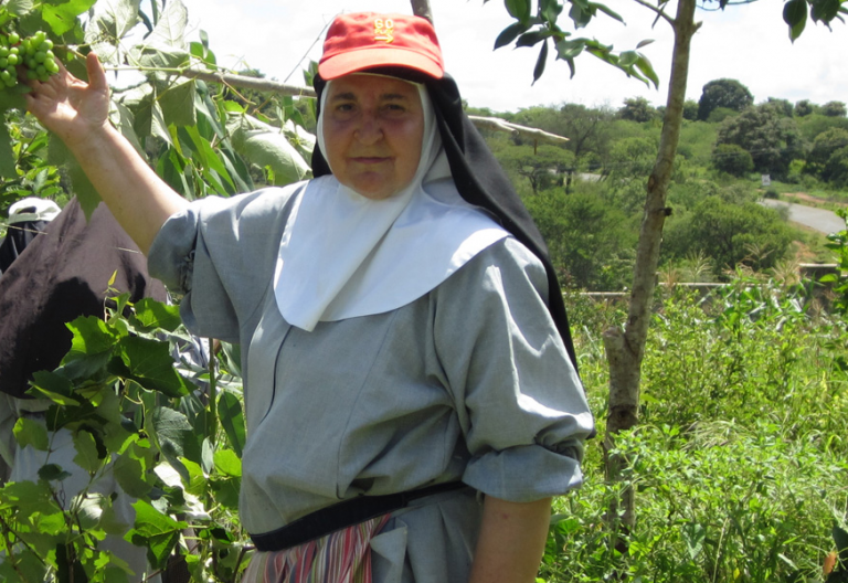 La hermana María José Vila encuentra agua en Kenia