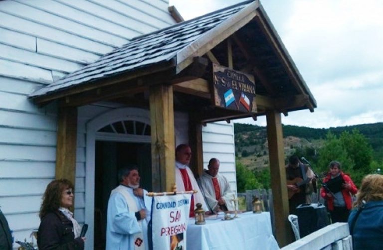 Abrazo entre argentinos y chilenos en la frontera