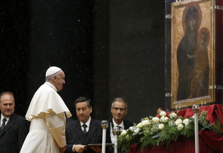 el papa ante la salus populi romani