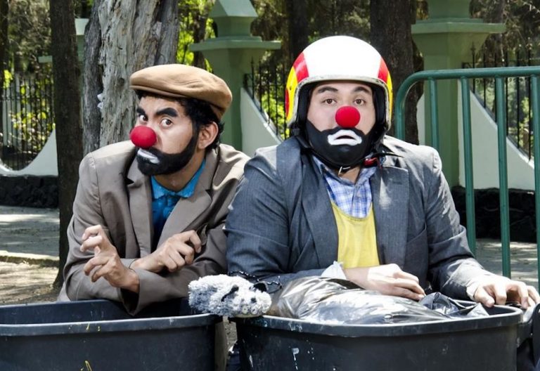 ‘Casco y Café’, dos vagabundos a los que no les basta hacer reír