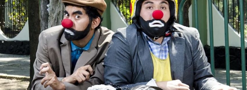 ‘Casco y Café’, dos vagabundos a los que no les basta hacer reír