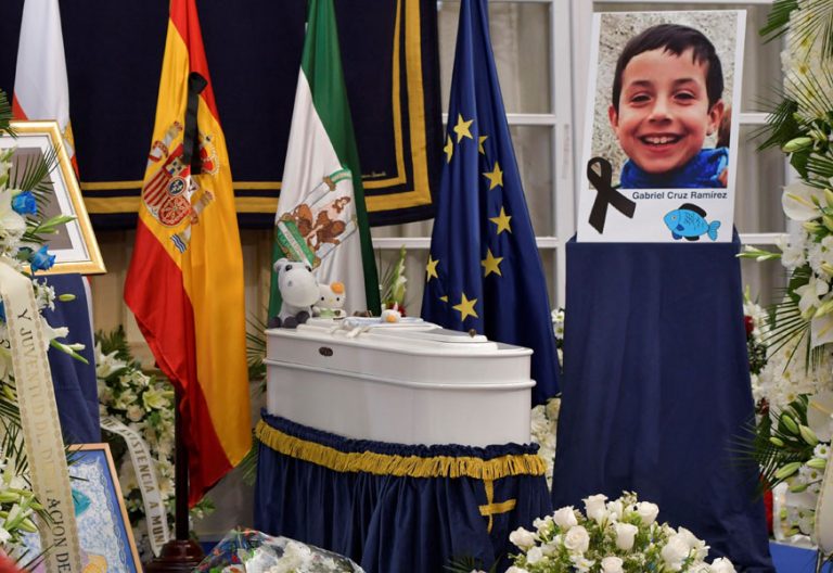 Capilla ardiente del niño Gabriel Cruz en la Diputación de Almería, por donde desfilaron miles