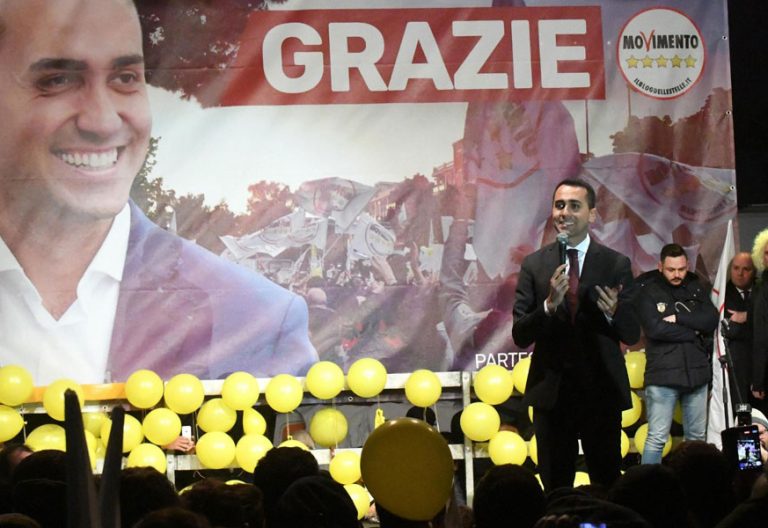 el candidato del movimiento 5 estrellas de italia celebra su voctoria en las ultimas elecciones