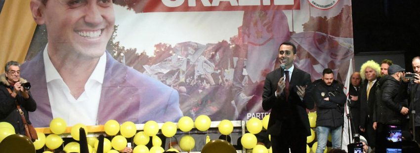 el candidato del movimiento 5 estrellas de italia celebra su voctoria en las ultimas elecciones