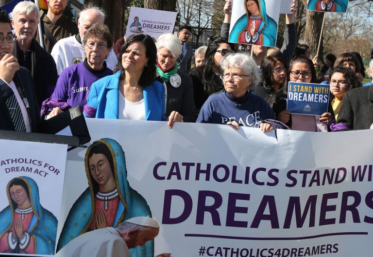 Manifestacion de catolicos en washington defendiendo los derechos de los dreamers