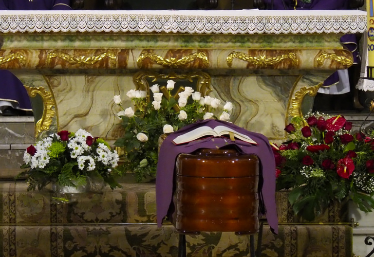 El papa francisco habla de la gratuidad de la misa de los difuntos