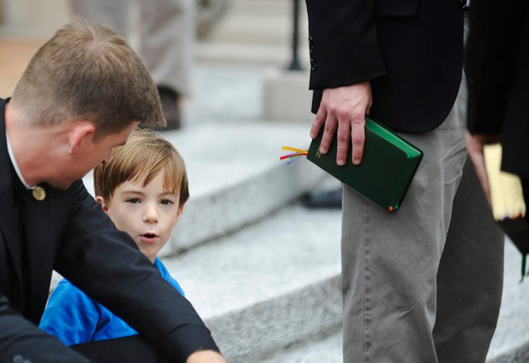 La Comisión del Menor pide “un cambio radical de cultura” frente a los abusos
