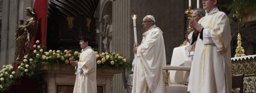 “La resurrección es la fuerza para generar caminos de dignidad”, clama Francisco en la Vigilia