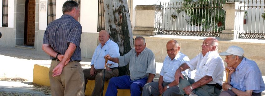 Un grupo de ancianos personas mayores tercera edad