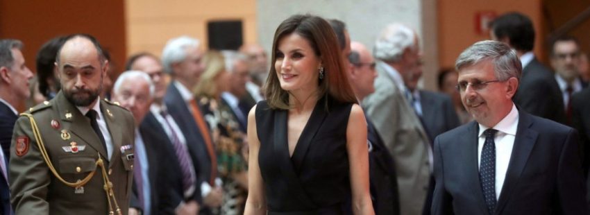 La reina Letizia junto al presidente de SM, Luis Fernando Crespo/EFE