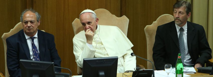 El Papa en un acto de Scholas Occurrentes en el Vaticano hace la tira de años porque no había