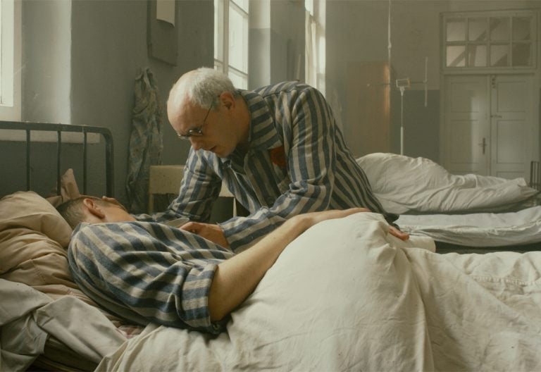 Fotograma de 'Dos coronas'