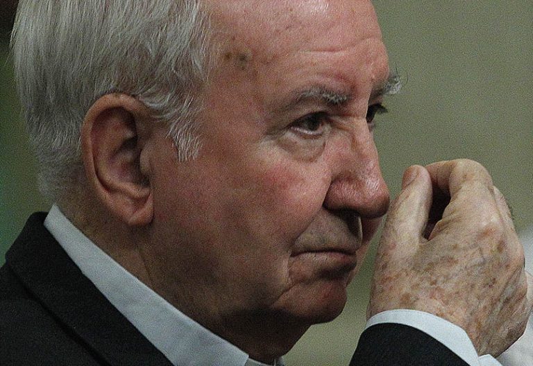 El cardenal Errázuriz cambia de planes y viaja a Roma a la cumbre de abusos