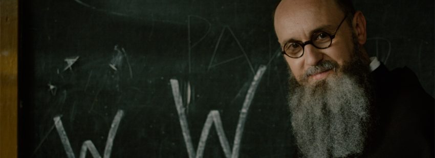 Adam Woronowicz es Maximiliano Kolbe, en 'Dos coronas'