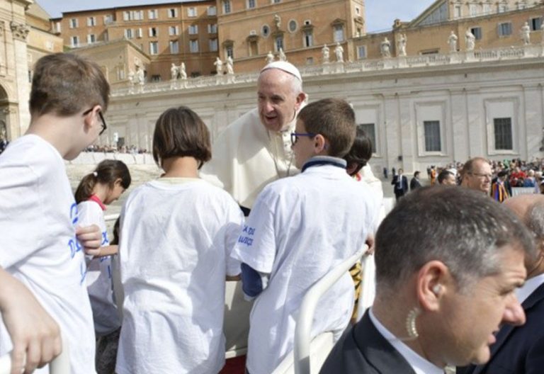 “No se puede seguir a Cristo con condiciones”, advierte el Papa en la audiencia general