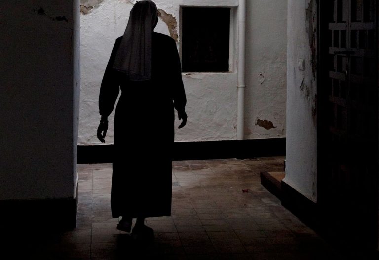 Monasterios conventos cierre