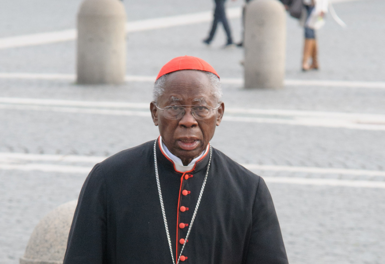 El cardenal nigeriano Francis Arinze