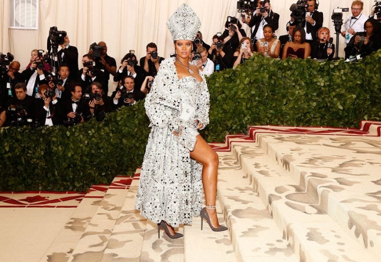 La cantante Rihanna, en la alfombra roja de la Gala MET 2018