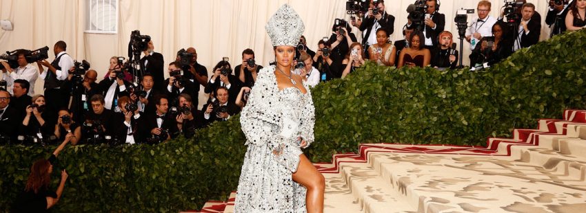 La cantante Rihanna, en la alfombra roja de la Gala MET 2018