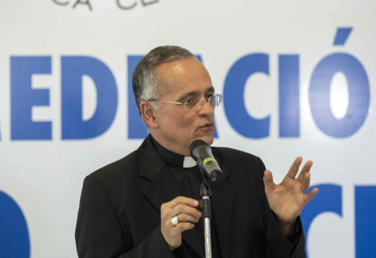 El obispo auxiliar de Managua Silvio Baez
