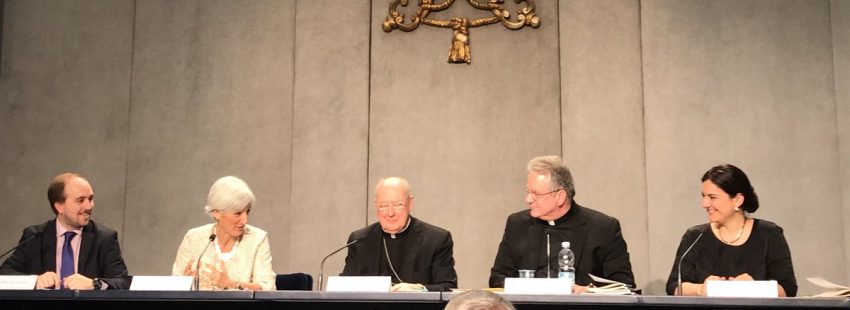 El cardenal Kevin Farrell presenta el documento 'Dar lo mejor de uno mismo' en el Vaticano