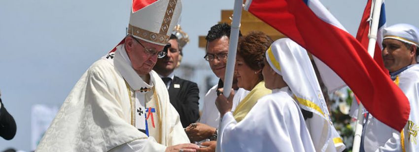 Francisco acepta primeras tres renuncias de obispos en Chile