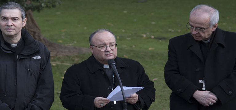 La misión papal en Chile establece un servicio de escucha a las víctimas