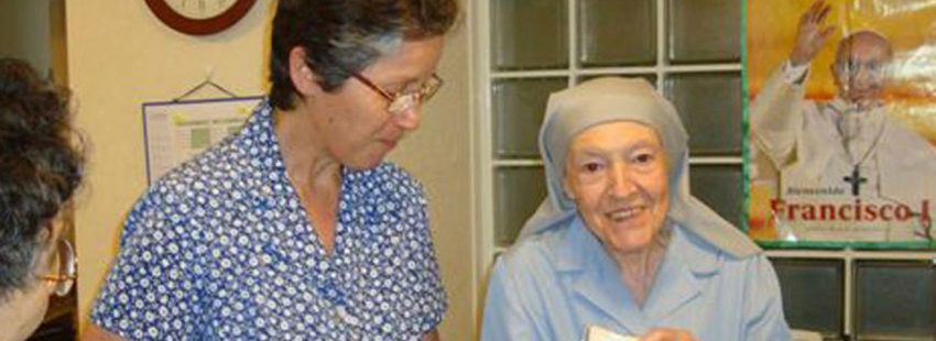 Adiós a la monja centenaria que iluminaba Japón con sus castañuelas