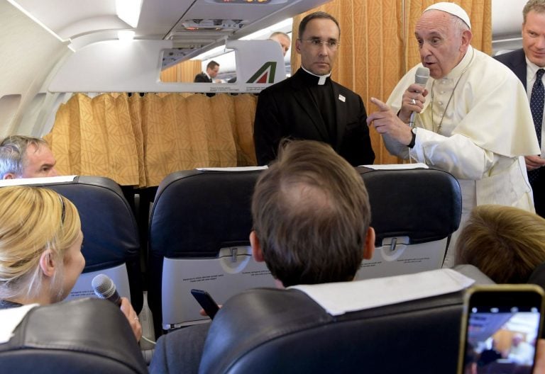 Francisco en el avión de vuelta de su viaje a Ginebra