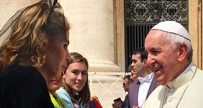 La diseñadora Ágatha Ruiz Prada en el Vaticano