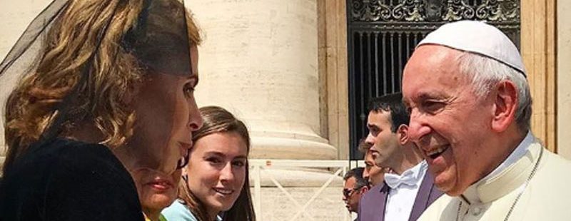 La diseñadora Ágatha Ruiz Prada en el Vaticano