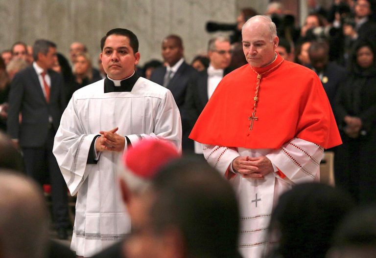 El cardenal Aguiar expone en Roma los cambios que operará en la Arquidiócesis