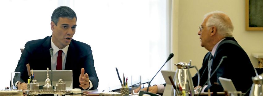 Pedro Sánchez y Josep Borrell, en el primer Consejo de Ministros del Gobierno junio 2018