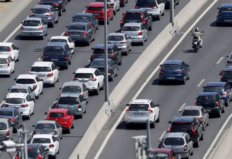 Atasco durante la operación salida de tráfico