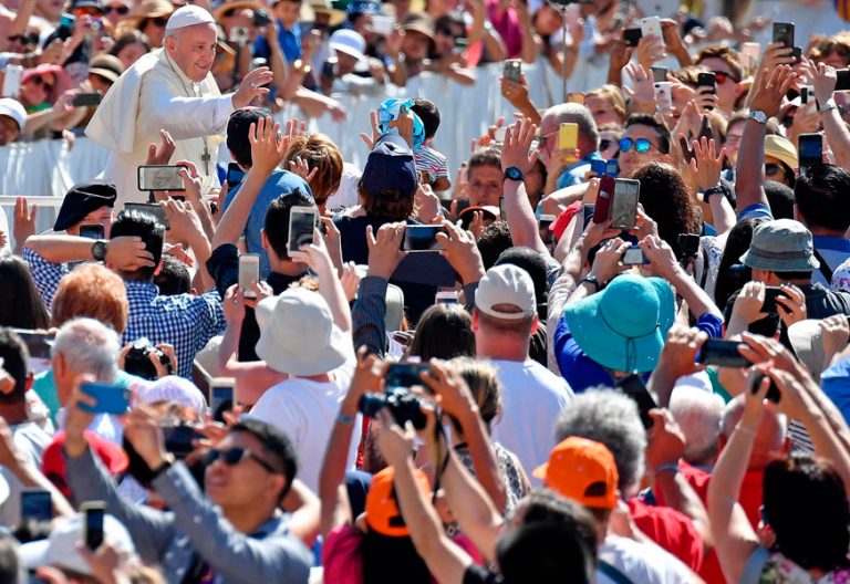 “Poner la ley antes que las relaciones no ayuda al camino de la fe”, afirma el Papa en la