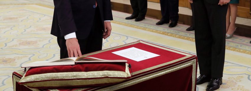 Pedro Sánchez, primer presidente del Gobierno sin Dios como testigo