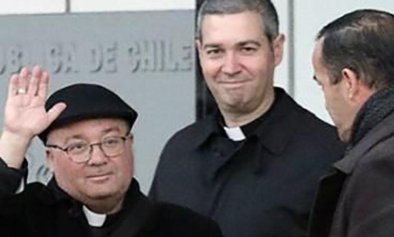 El arzobispo Charles Scicluna y el sacerdote Jordi Bertomeu