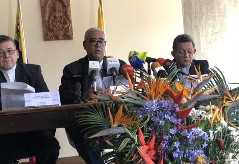 anuel Felipe Díaz, arzobispo de Calabozo, quien estuvo acompañado de Alfredo Torres, obispo de