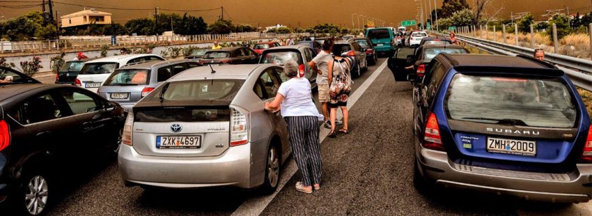 Las iglesias de Grecia se vuelcan con las víctimas de los incendios