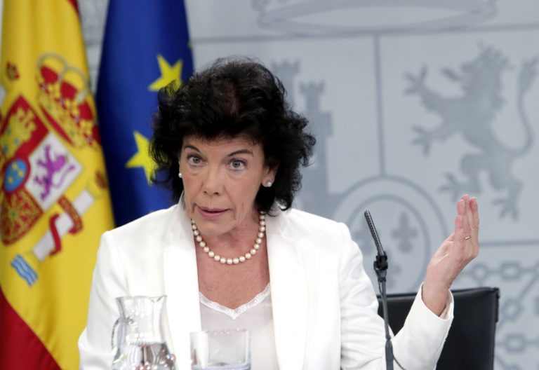 La portavoz del Gobierno, Isabel Celaá, durante la rueda de prensa que ofrece hoy en Madrid