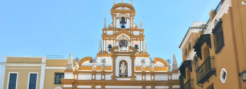 Fachada de la Basílica de Santa María de la Esperanza Macarena en Sevilla