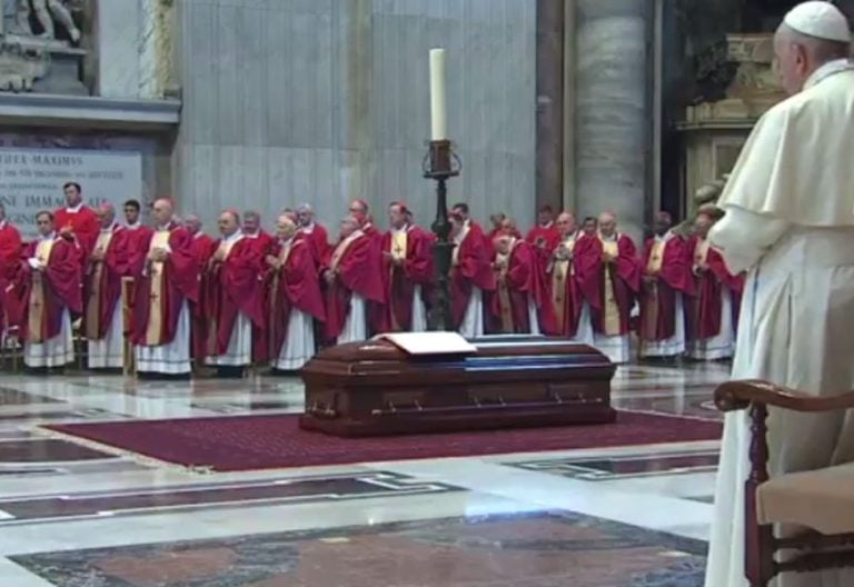 funeral del cardenal camarlengo jean louis tauran en la basilica de san pedro en presencia del papa