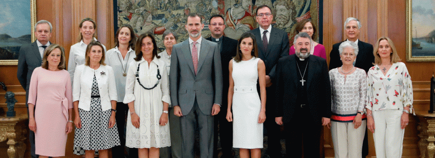 Los Reyes muestran su interés por el trabajo de los voluntarios de Manos Unidas